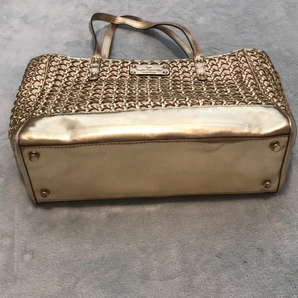 Kate Spade gold wicker pattern clutch w/ pockets - Picture 2 of 8